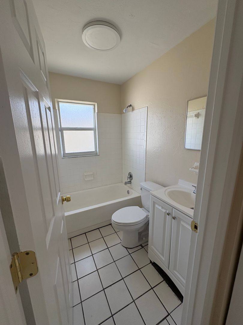 Apartment for rent at 3 - Mango Ave, Sarasota, FL 34234