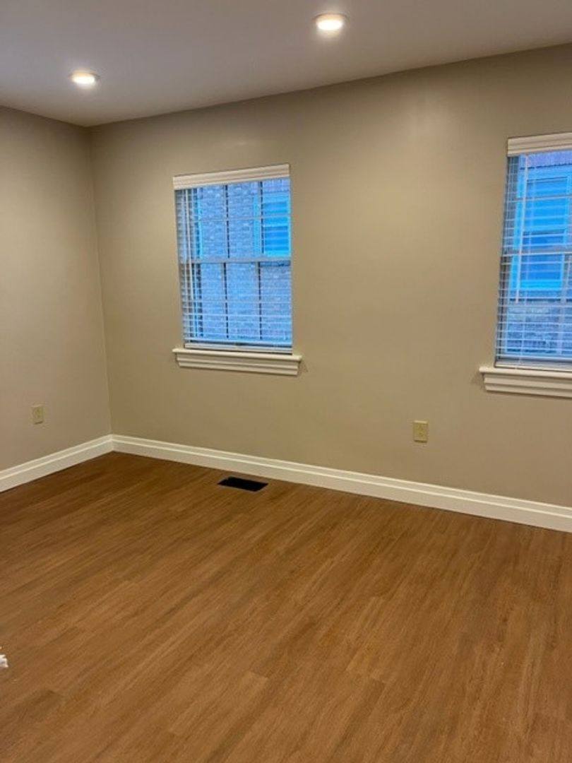 Apartment for rent at 516-518 Chestnut St, Erie, PA 16507