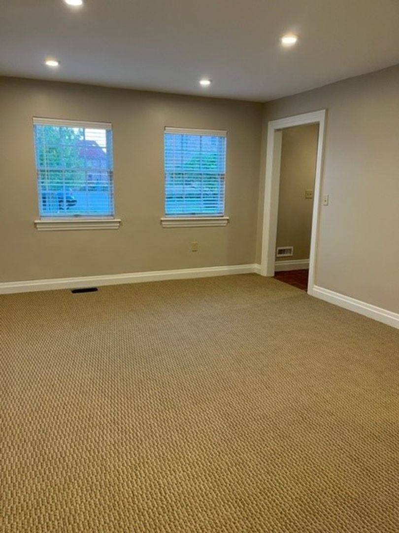 Apartment for rent at 516-518 Chestnut St, Erie, PA 16507