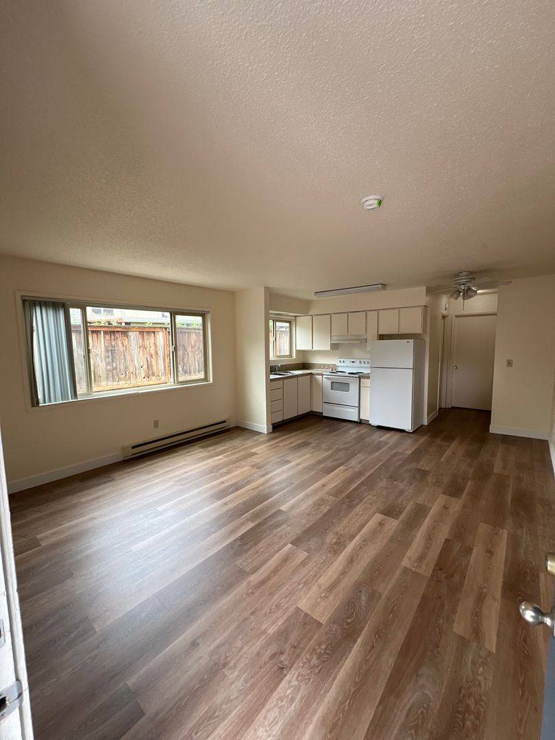 Apartment for rent at 3933 SE Francis, Portland, OR 97202