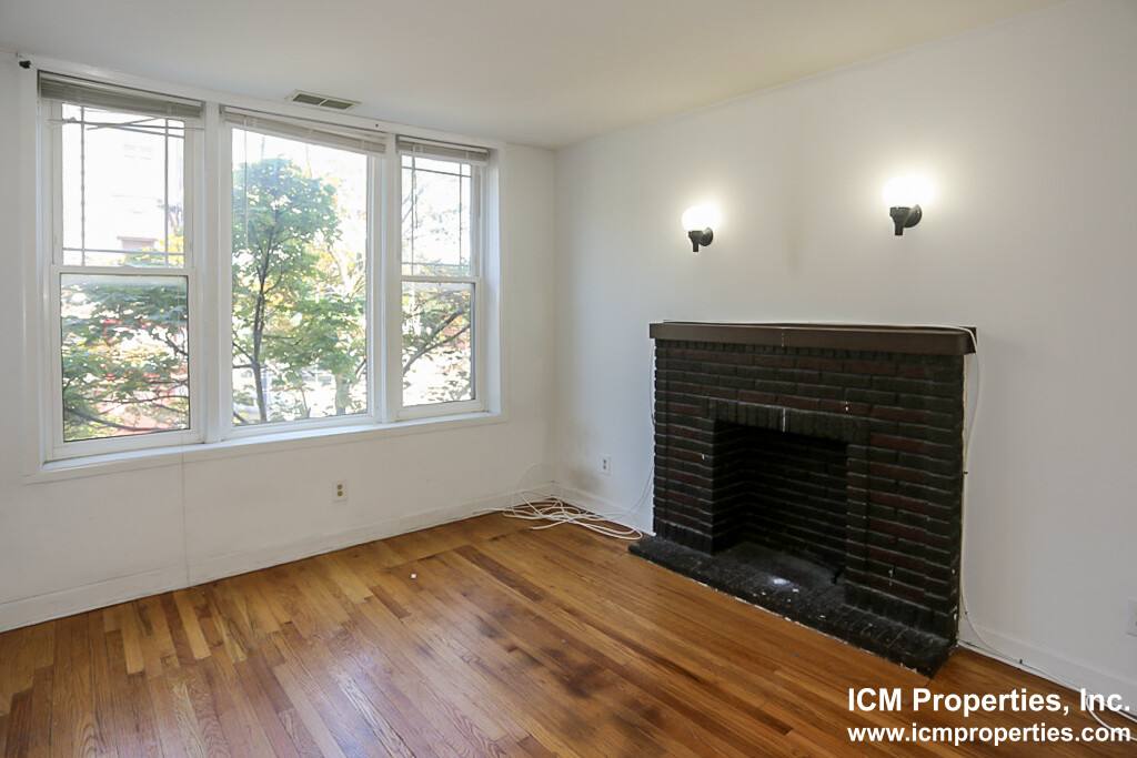 Apartment for rent at 3054 N Greenview Ave #2, Chicago, IL 60657