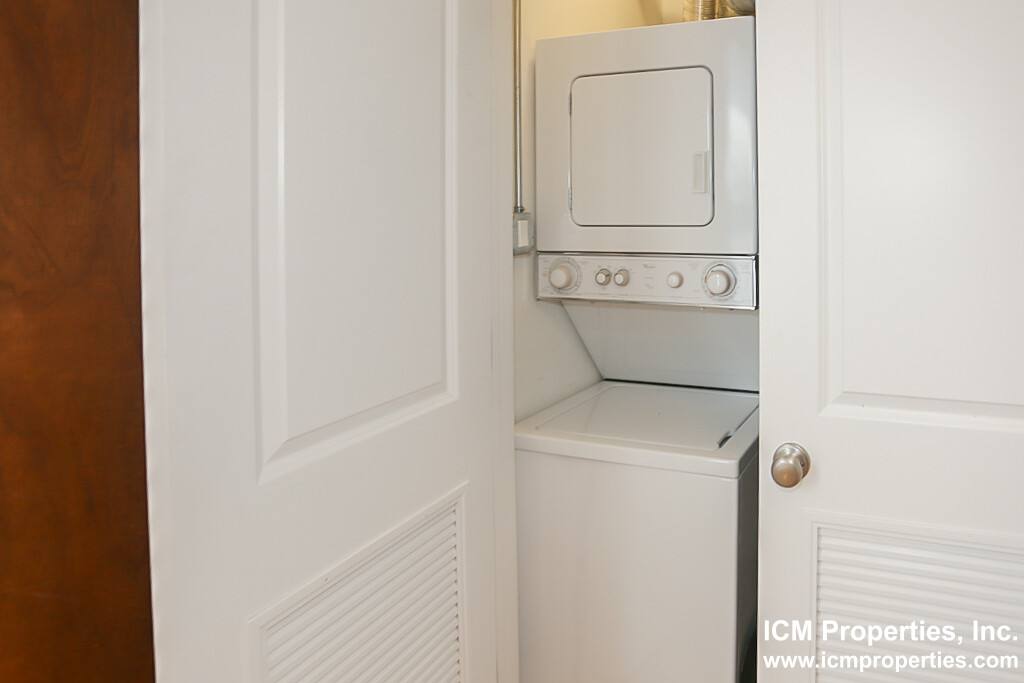 Apartment for rent at 3054 N Greenview Ave #2, Chicago, IL 60657