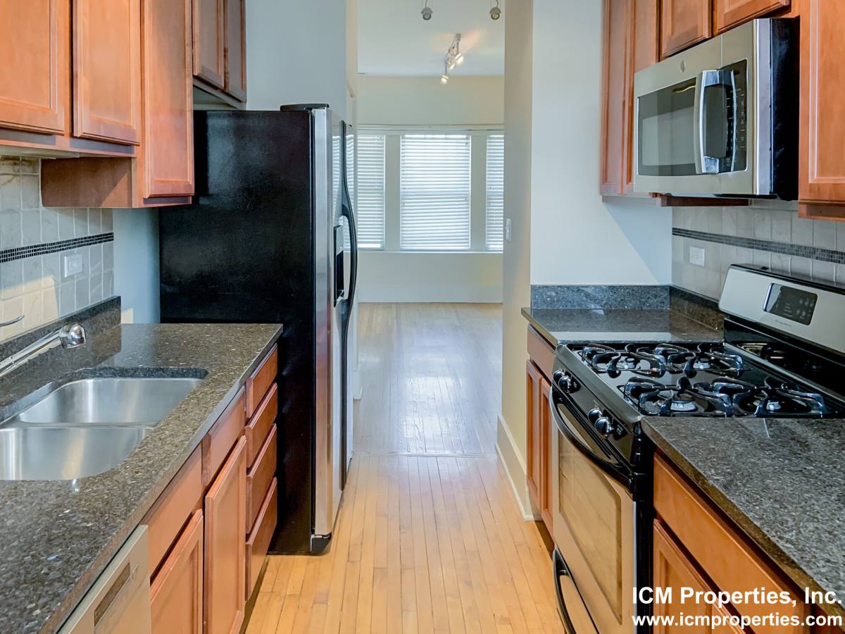 Apartment for rent at 1849 W Cornelia #3, Chicago, IL 60657