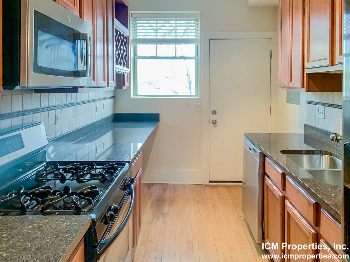 Apartment for rent at 1849 W Cornelia #3, Chicago, IL 60657