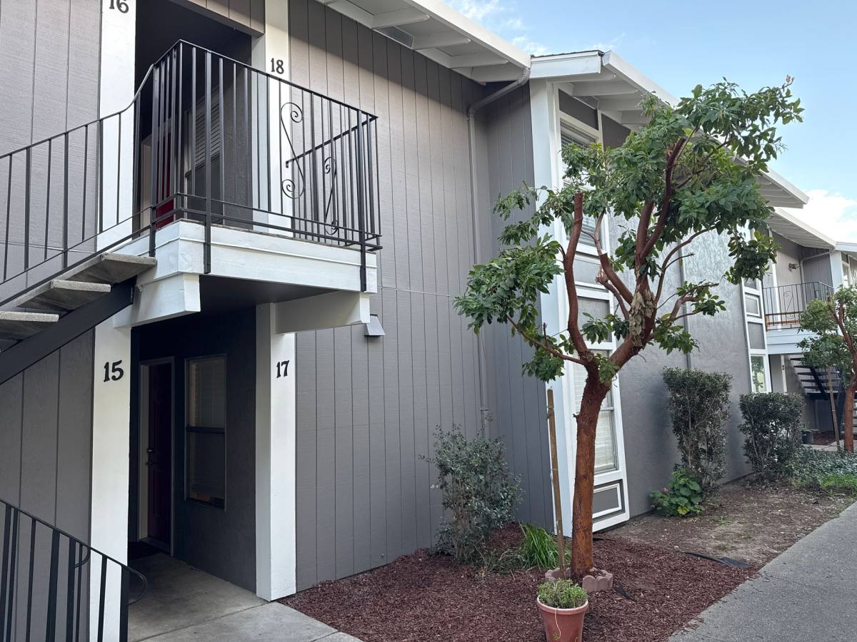 Apartment for rent at 195 E Pacific Ave, Fairfield, CA 94533