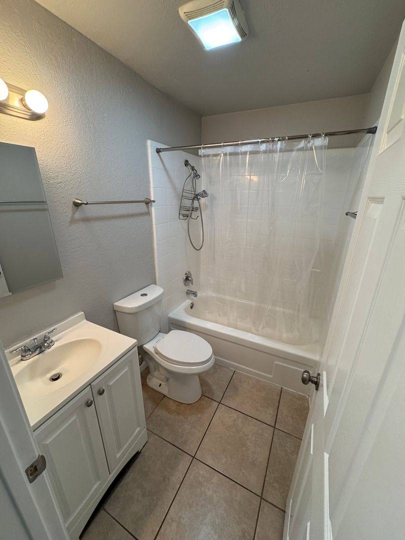 Apartment for rent at 195 E Pacific Ave, Fairfield, CA 94533
