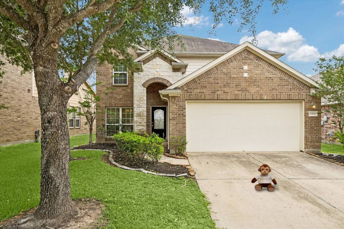 House for rent at 10108 Hidden Creek Falls Lane, Brookshire, TX 77423
