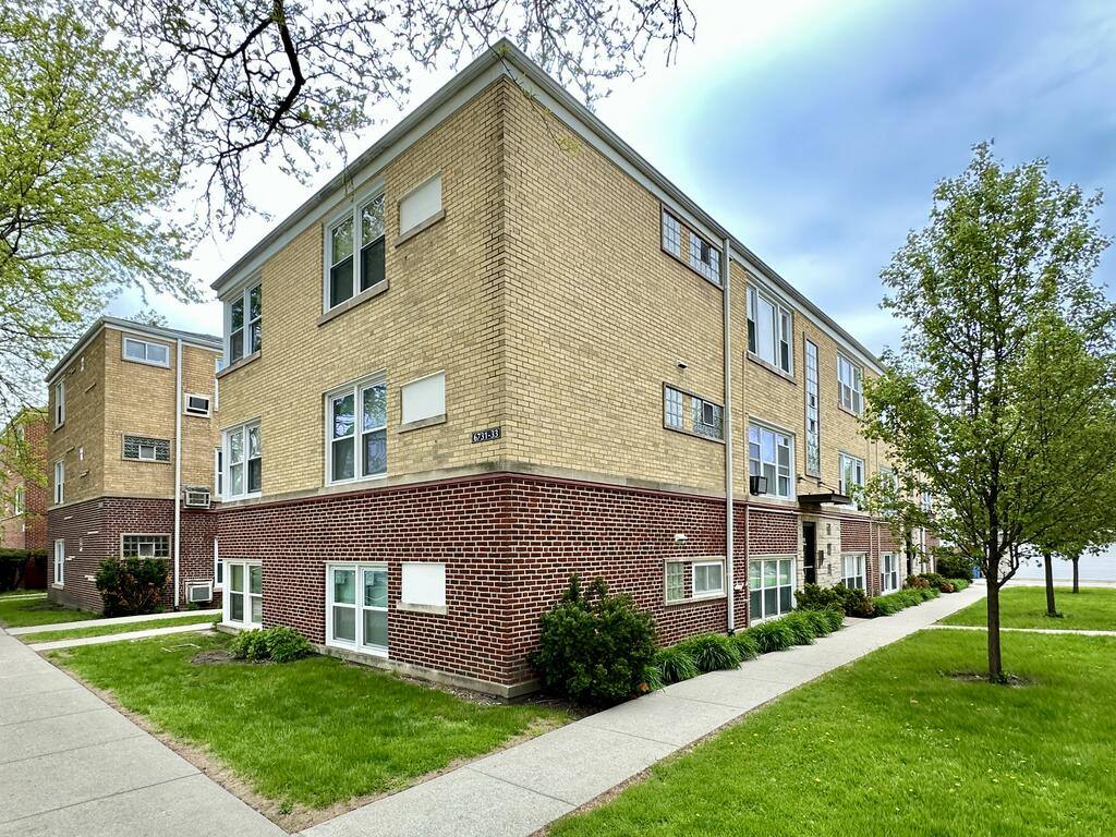Apartment for rent at 6731 California #S4, Chicago, IL 60645