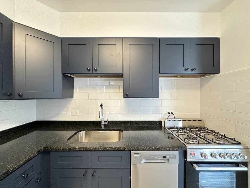Apartment for rent at 6731 California #S4, Chicago, IL 60645