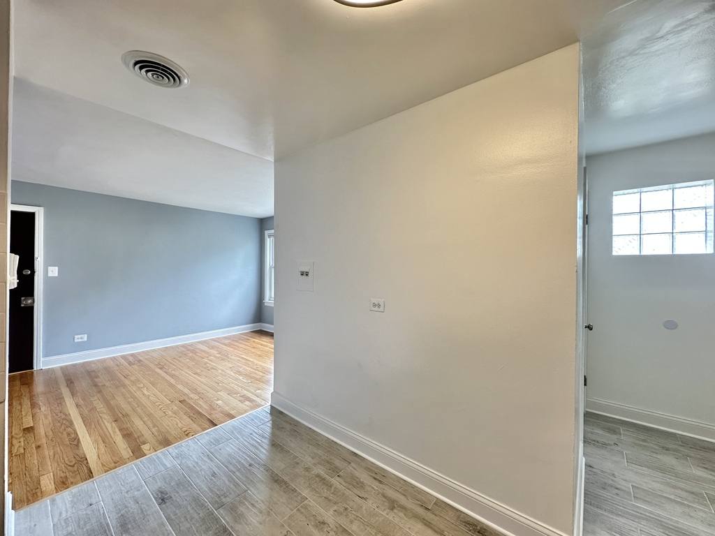 Apartment for rent at 6731 California #S4, Chicago, IL 60645