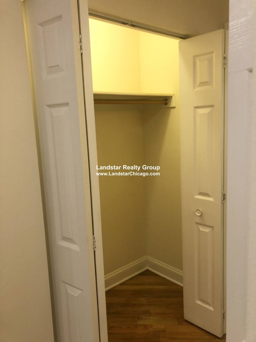 Apartment for rent at 6937 N Oakley #1, Chicago, IL 60645
