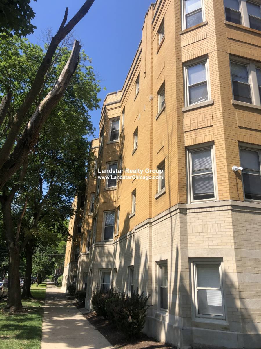 Apartment for rent at 6937 N Oakley #1, Chicago, IL 60645