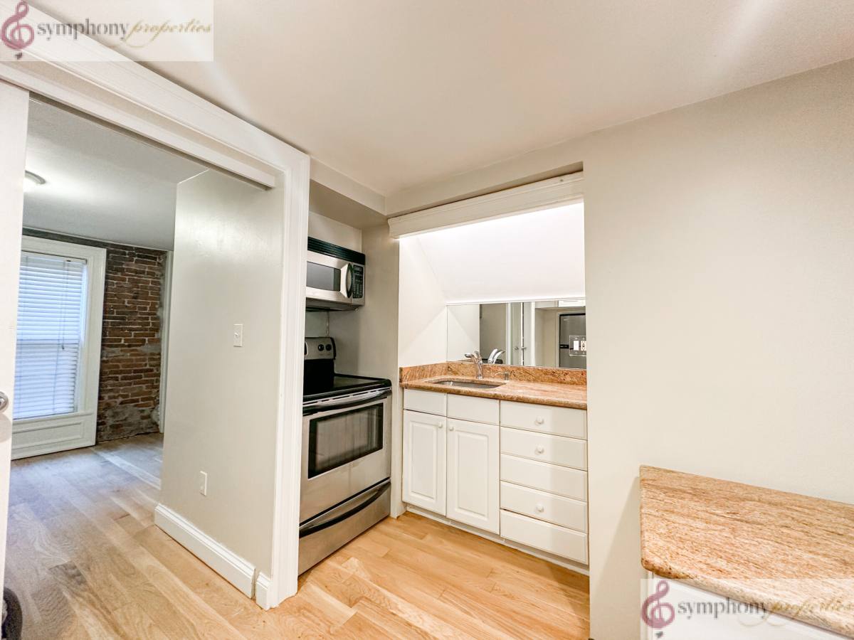 Apartment for rent at 61 Phillips St #1, Boston, MA 02114