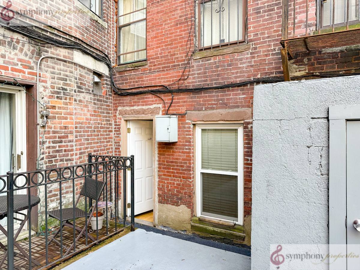 Apartment for rent at 61 Phillips St #1, Boston, MA 02114