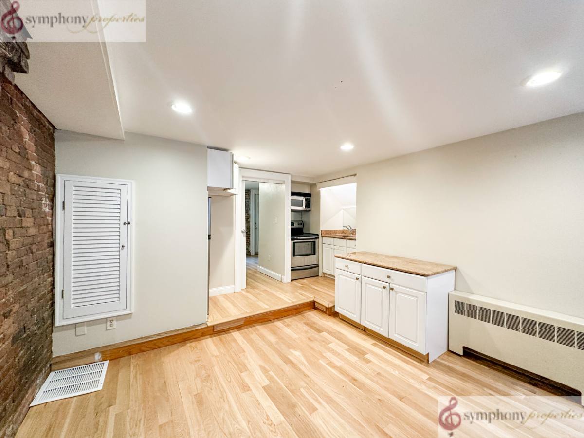 Apartment for rent at 61 Phillips St #1, Boston, MA 02114