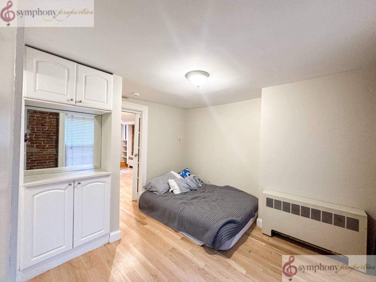 Apartment for rent at 61 Phillips St #1, Boston, MA 02114