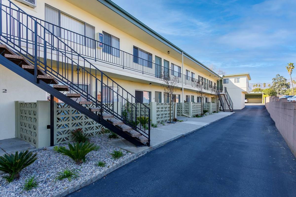 Apartment for rent at 815 E Villa St, Pasadena, CA 91101