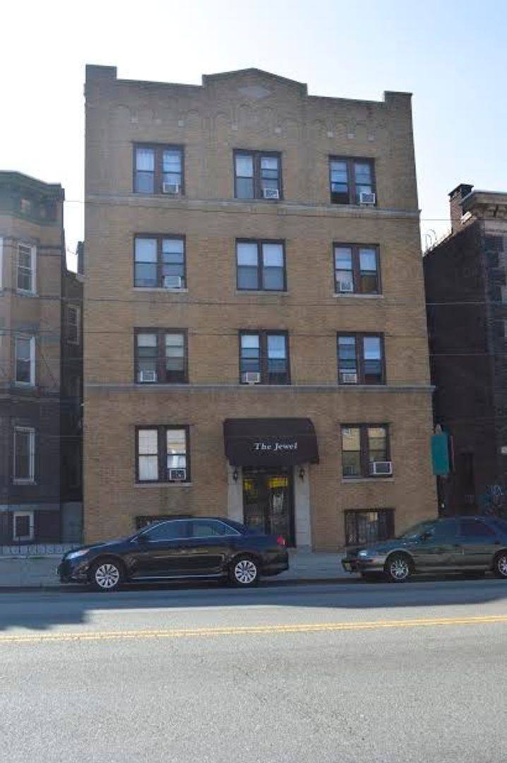 Apartment for rent at 3695 Kennedy Blvd, Jersey City, NJ 07307