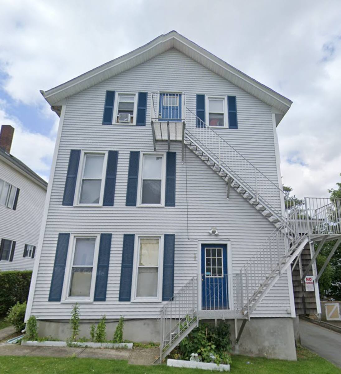 Apartment for rent at 19 S St, Fall River, MA 02721