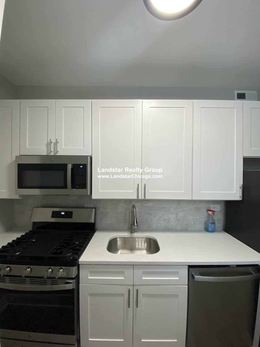 Apartment for rent at 6519 N Newgard Ave #3D, Chicago, IL 60626