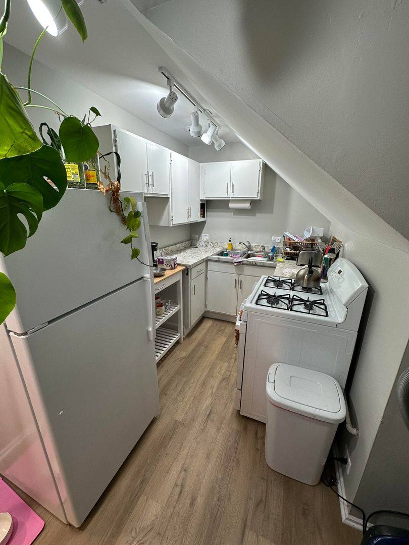 Apartment for rent at 3100 N Southport Ave #3R, Chicago, IL 60657