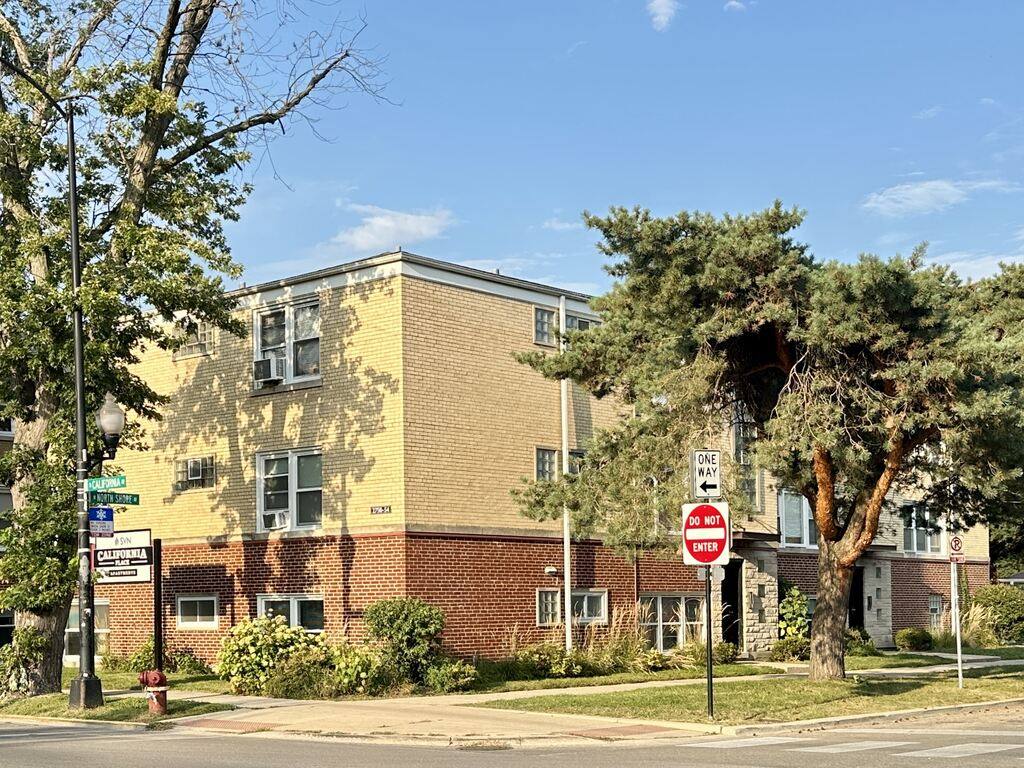 Apartment for rent at 2754 N Shore #DNG, Chicago, IL 60645