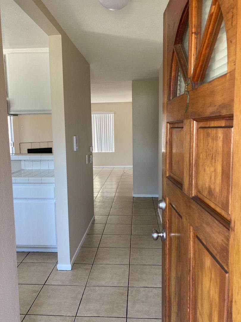 Apartment for rent at 1612 Orizaba Ave, Long Beach, CA 90804
