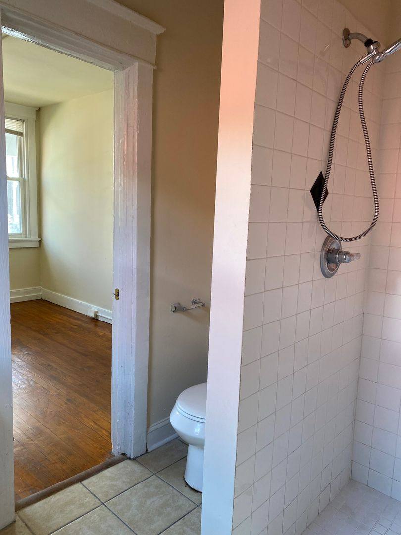 Apartment for rent at 18 S Allen Ave, Richmond, VA 23220