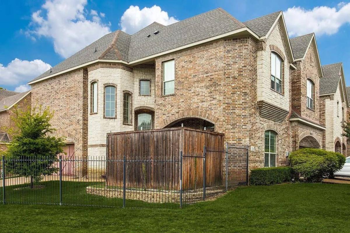 Townhouse for rent at 2203 Kirby St, Dallas, TX 75204