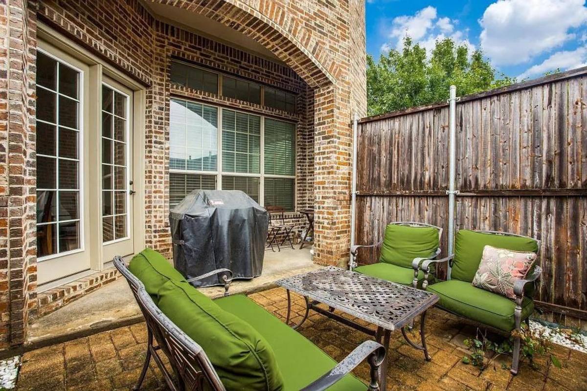 Townhouse for rent at 2203 Kirby St, Dallas, TX 75204