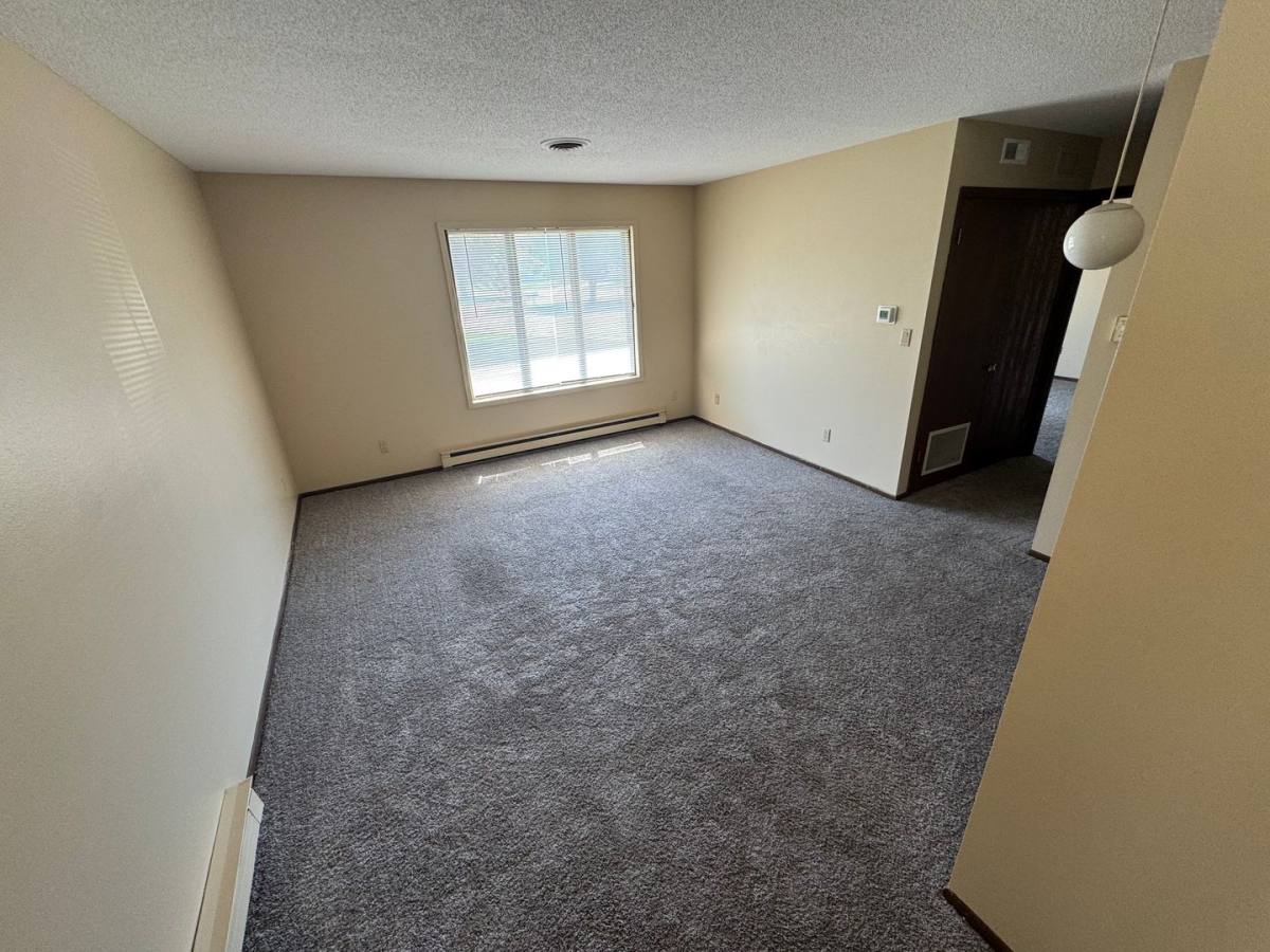Apartment for rent at 1401 1402 Woodland Dr, Jefferson, IA 50129
