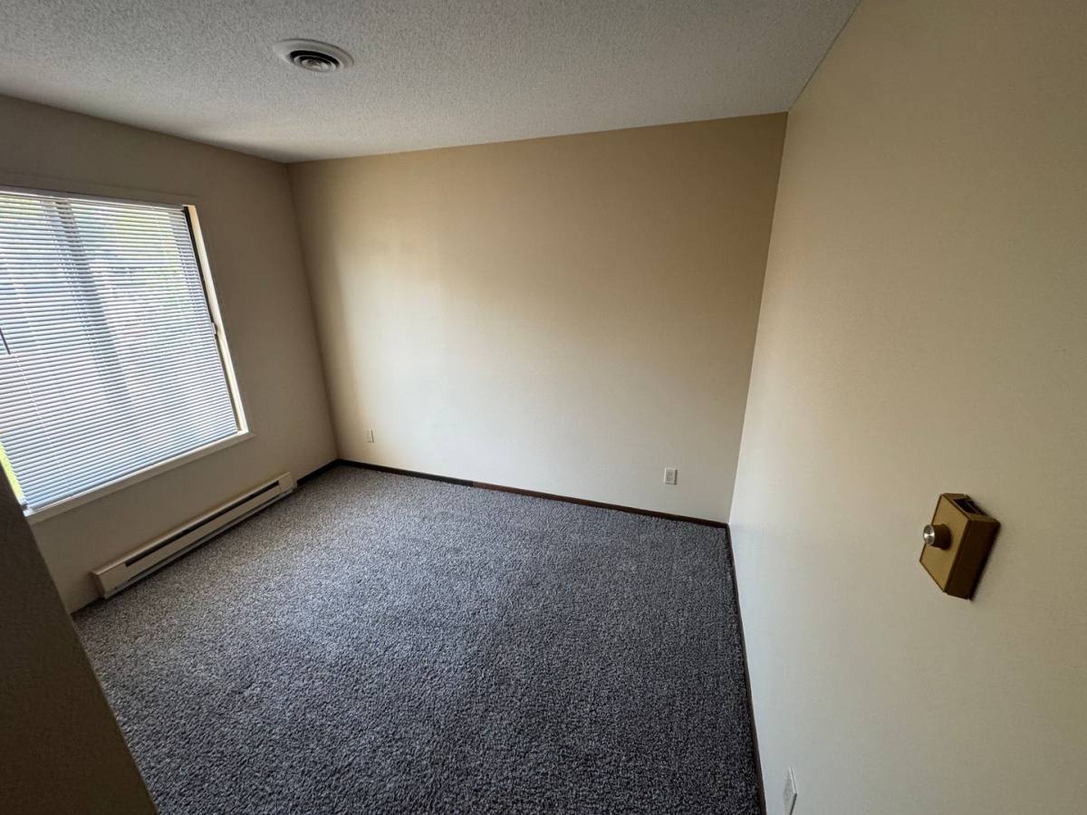 Apartment for rent at 1401 1402 Woodland Dr, Jefferson, IA 50129