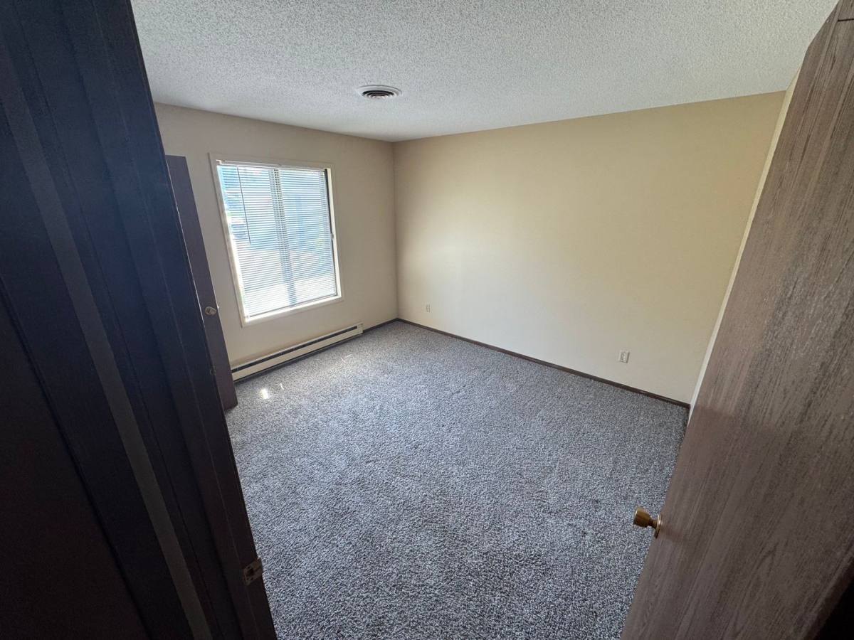 Apartment for rent at 1401 1402 Woodland Dr, Jefferson, IA 50129