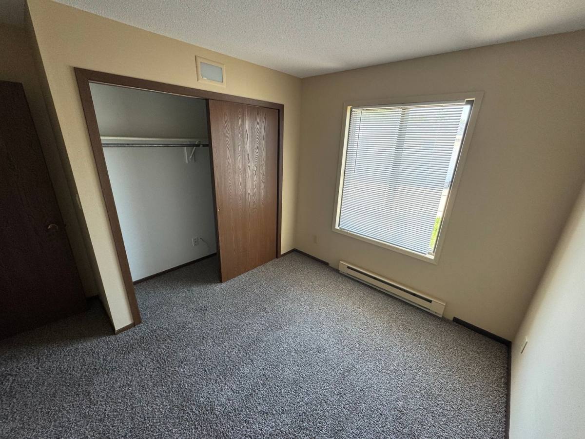 Apartment for rent at 1401 1402 Woodland Dr, Jefferson, IA 50129