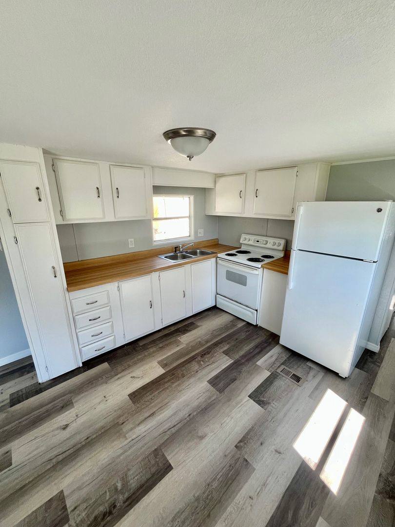 Apartment for rent at 225 Adams St, Auburndale, FL 33823