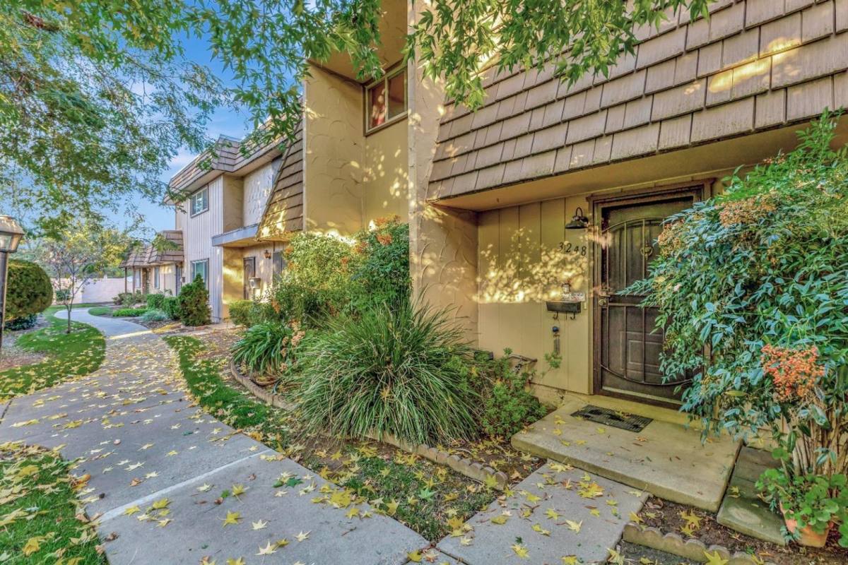 Townhouse for rent at 3248 Casitas Bonito, Sacramento, CA 95825