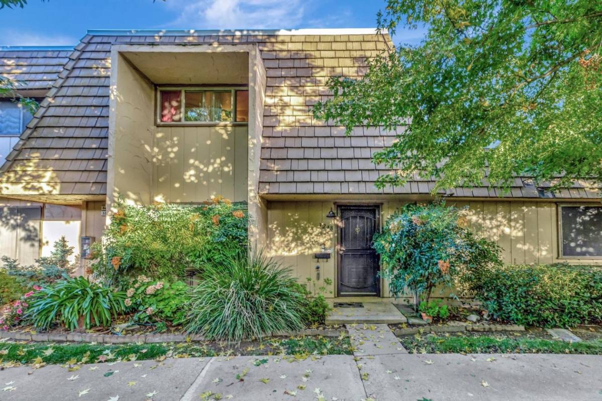 Townhouse for rent at 3248 Casitas Bonito, Sacramento, CA 95825