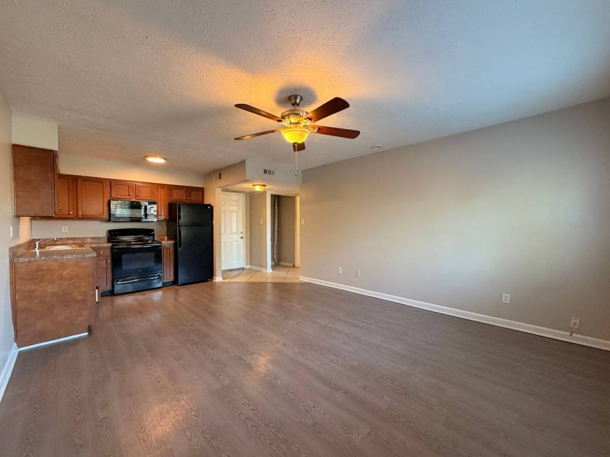 Apartment for rent at 810-811 Howard Ave, Jeffersonville, IN 47130