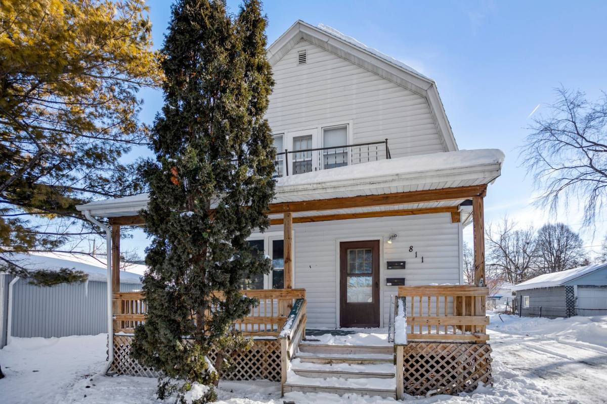 Apartment for rent at 811 12th Ave, Green Bay, WI 54304