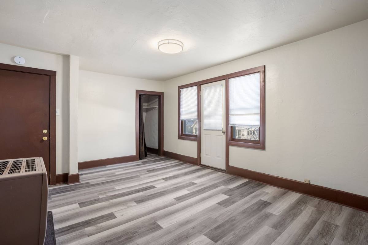 Apartment for rent at 811 12th Ave, Green Bay, WI 54304