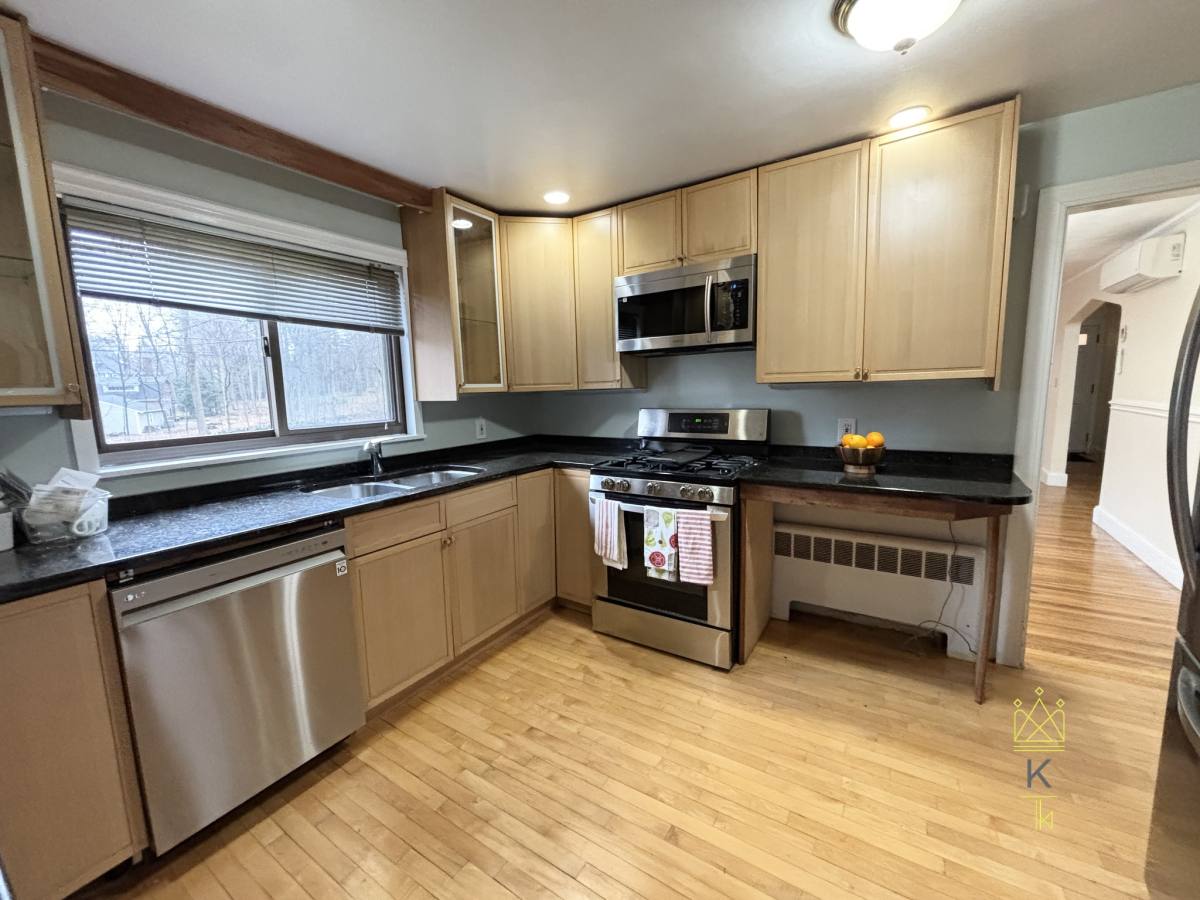 Apartment for rent at 9 Reservoir Rd #1, Chestnut Hill, MA 02467