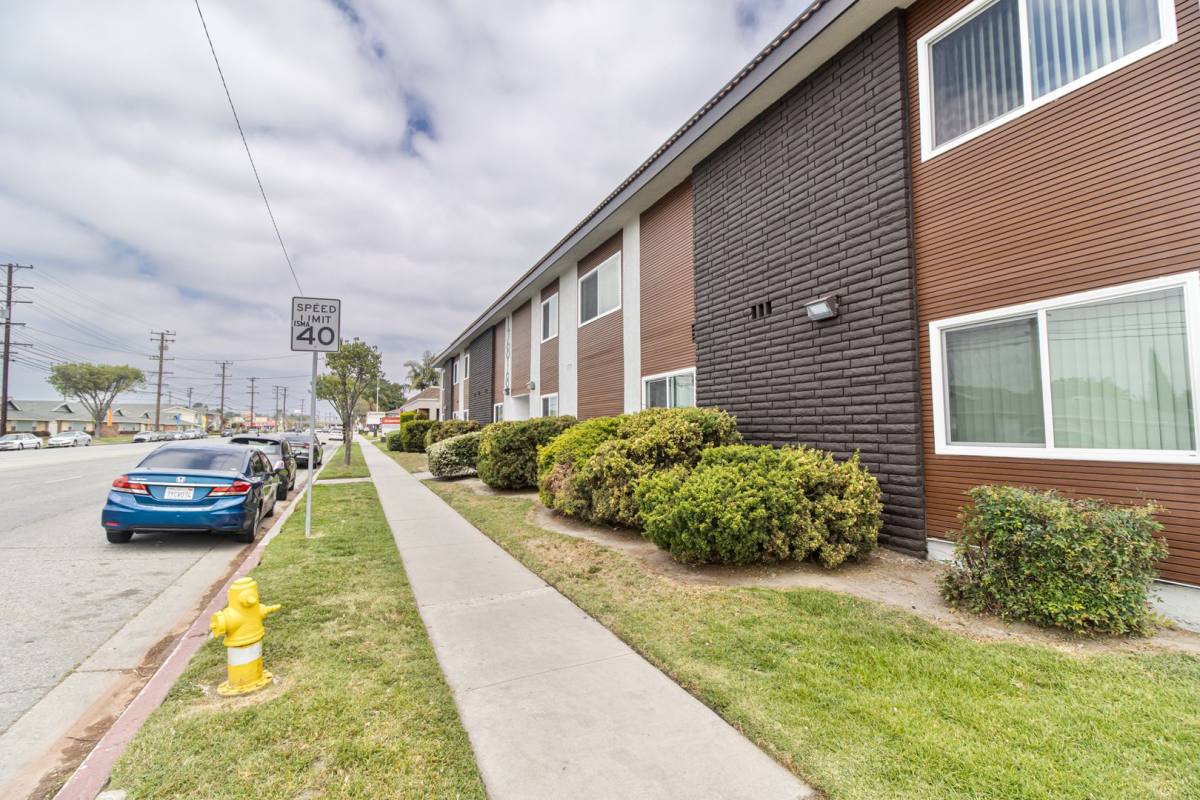 Apartment for rent at 17818 Woodruff Ave, Bellflower, CA 90706