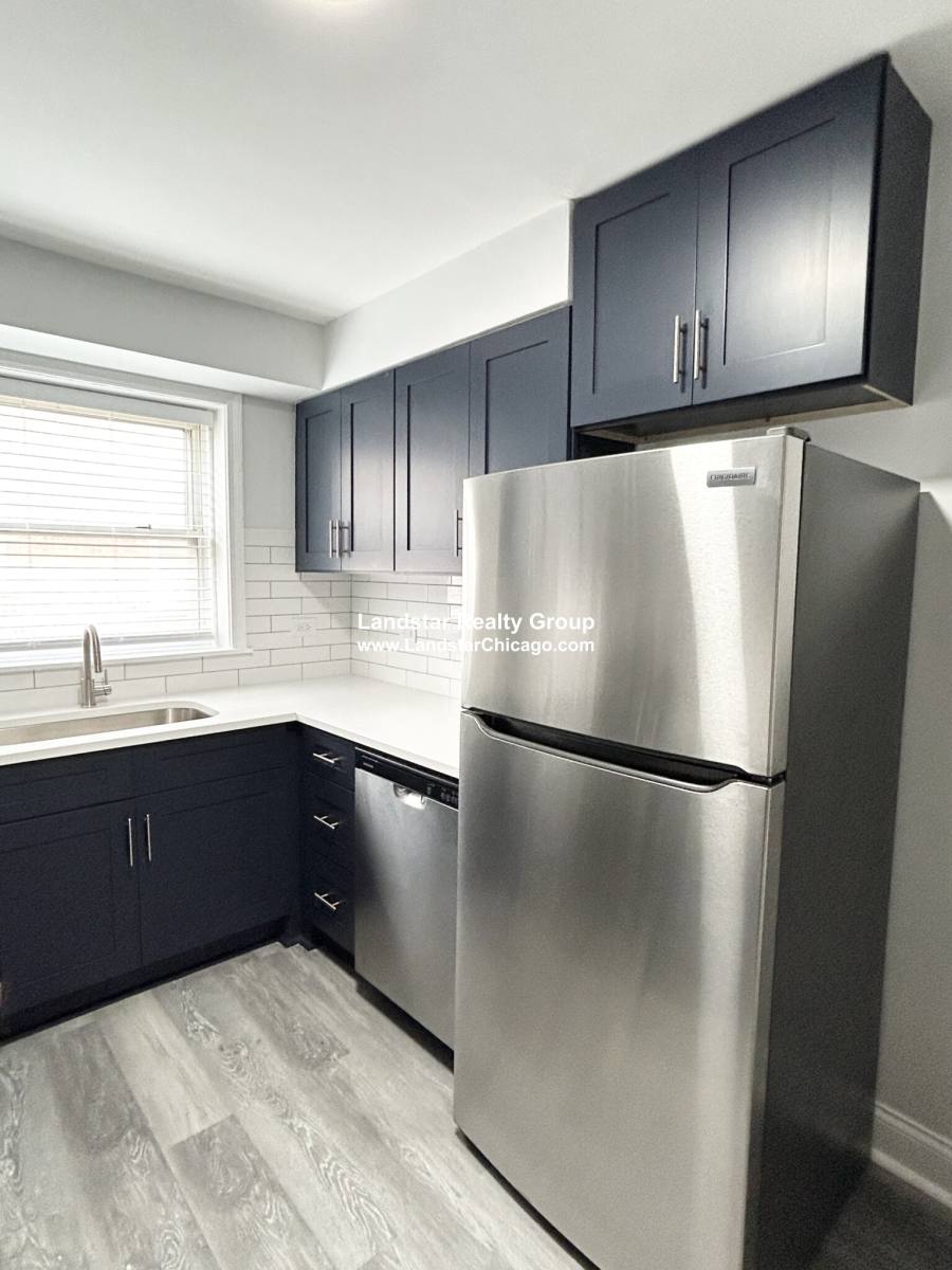 Apartment for rent at 2729 W Berwyn Ave #2, Chicago, IL 60625