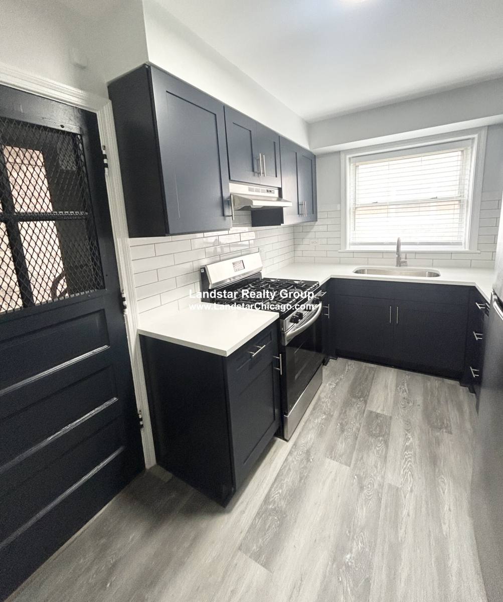 Apartment for rent at 2729 W Berwyn Ave #2, Chicago, IL 60625