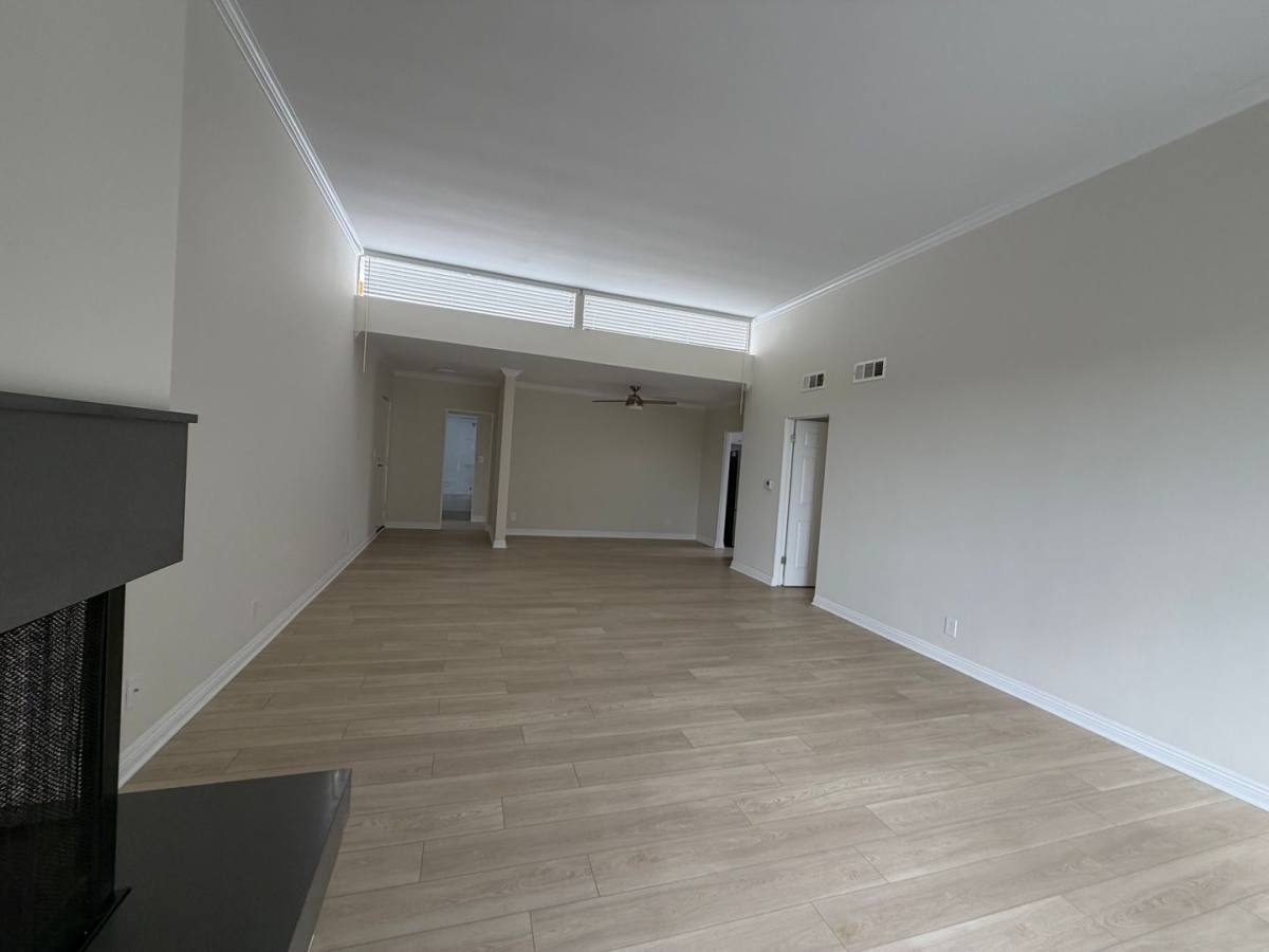 Apartment for rent at 5038 Hazeltine Ave, Sherman Oaks, CA 91423