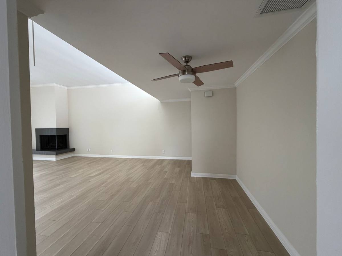 Apartment for rent at 5038 Hazeltine Ave, Sherman Oaks, CA 91423
