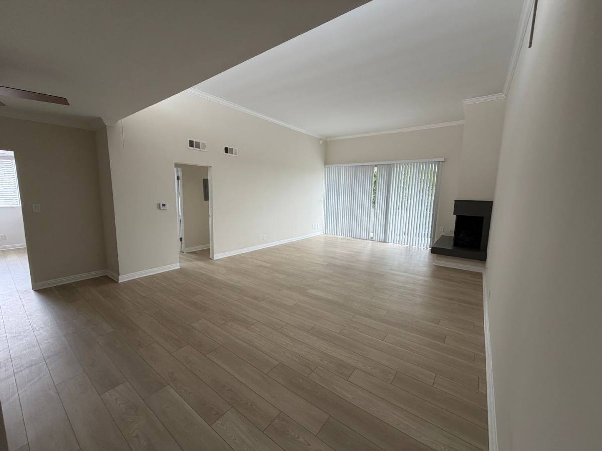 Apartment for rent at 5038 Hazeltine Ave, Sherman Oaks, CA 91423
