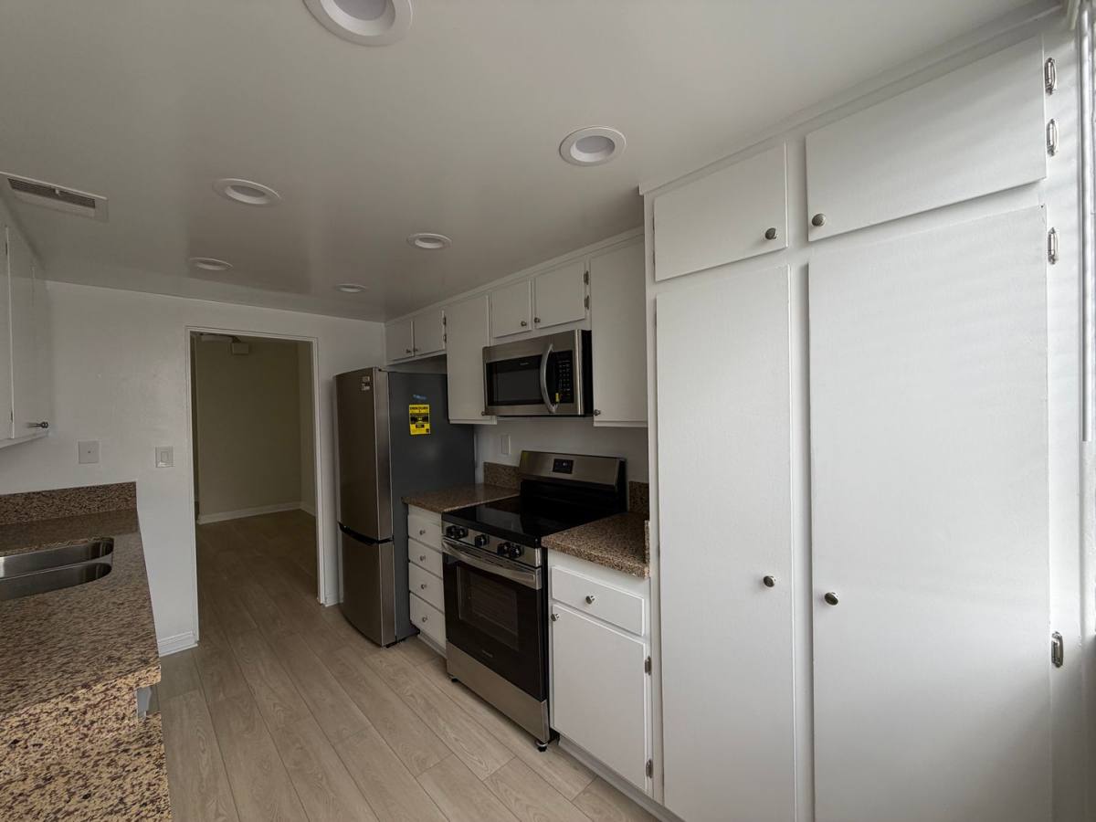 Apartment for rent at 5038 Hazeltine Ave, Sherman Oaks, CA 91423