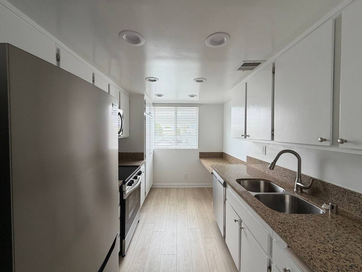 Apartment for rent at 5038 Hazeltine Ave, Sherman Oaks, CA 91423