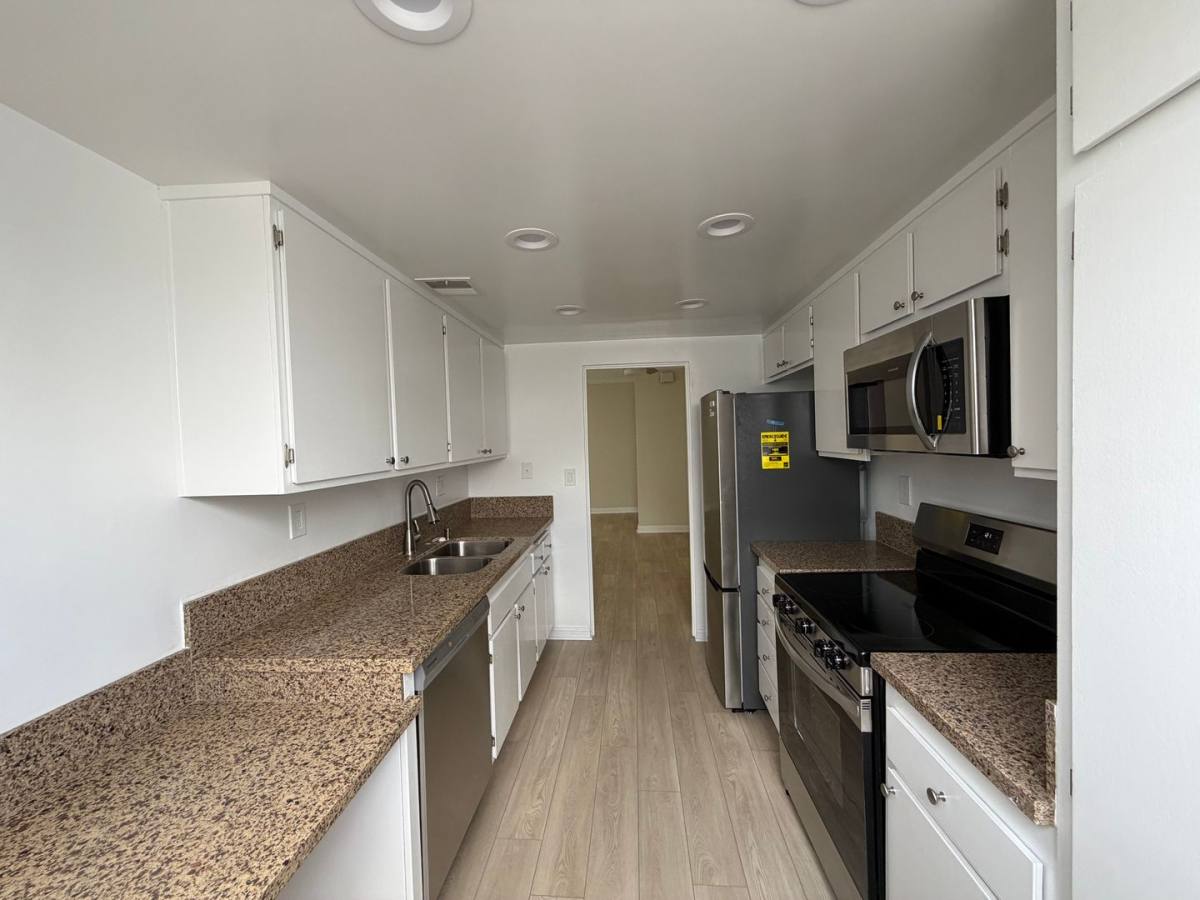 Apartment for rent at 5038 Hazeltine Ave, Sherman Oaks, CA 91423